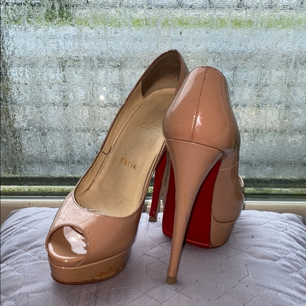 Christian Louboutin Nude Lady Peep